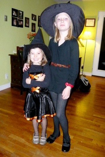 02_SophieLillieAsWitches 02_SophieLillieAsWitches