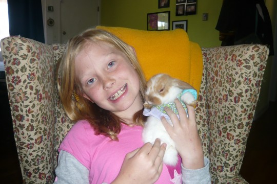 08_SophieWithBunny 08_SophieWithBunny